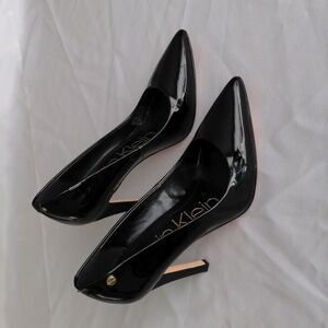 Calvin Klein Women's Brady Pointy Toe Pump, Size 6 Heel height 4"